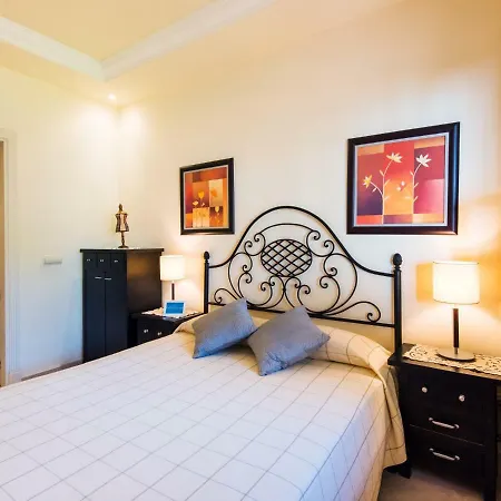Rentandhomes Luxury Apartament *