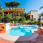 Rentandhomes Luxury *