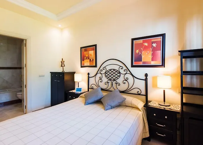 Rentandhomes Luxury Apartament *
